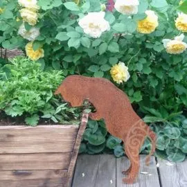 Любопытный котенок фигурка